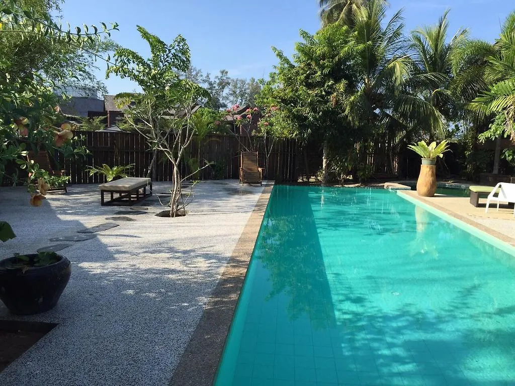 Villa Panji Panji Tropical Wooden Home Pantai Cenang