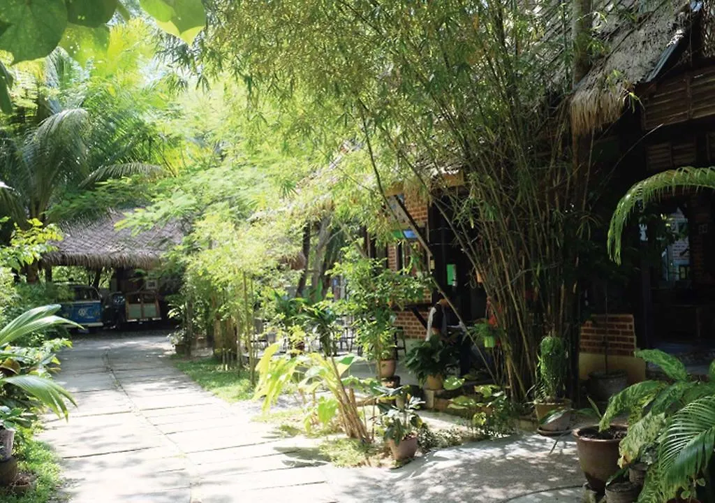 Villa Panji Panji Tropical Wooden Home Pantai Cenang