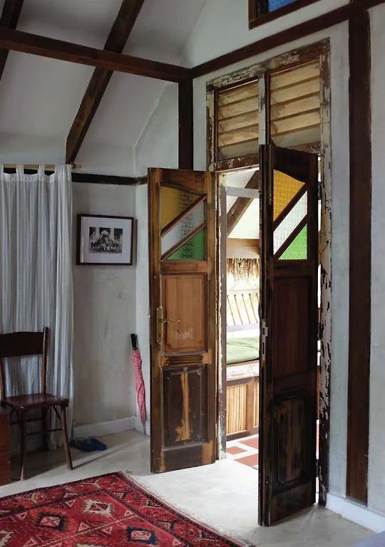 Panji Panji Tropical Wooden Home Pantai Cenang  Malásia