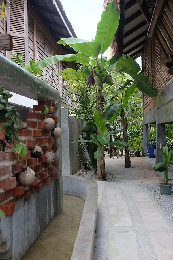Panji Panji Tropical Wooden Home Pantai Cenang  Malásia